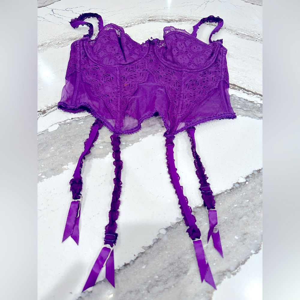 VNTG corset with garters